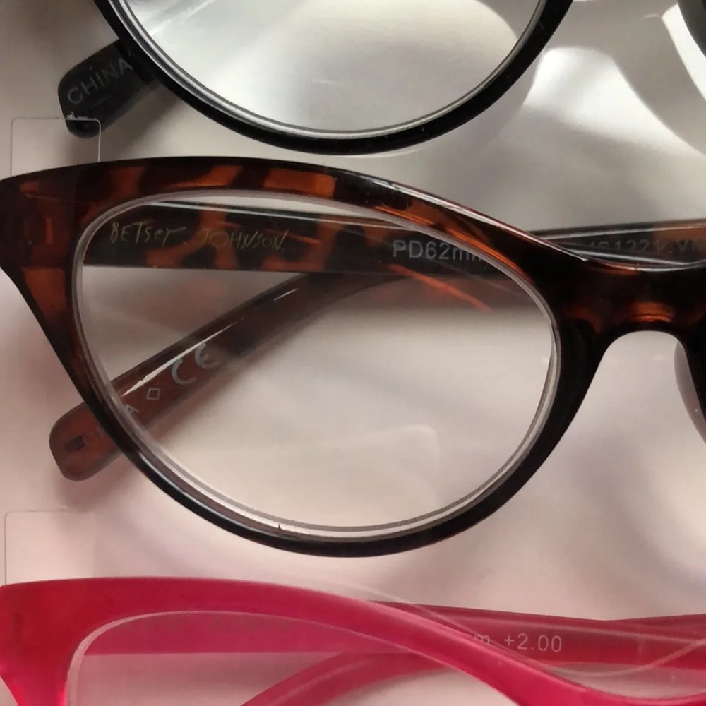Betsey Johnson Reading Glasses 2.00